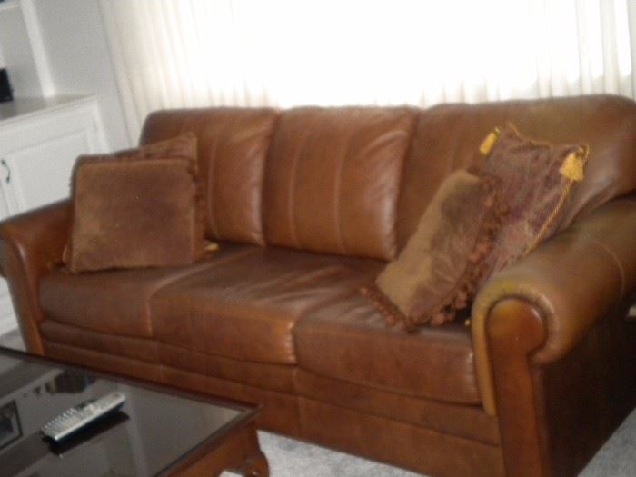 Ethan Allen leather couch / Sofa
