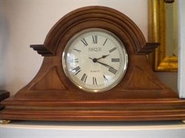 Siecle Quartz mantel clock