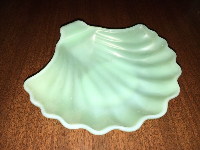 Vintage green Jadite sea shell dish.