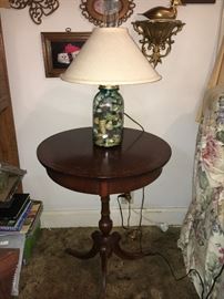 Vintage round lamp table with three legs--no drawers.
