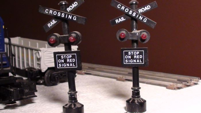 Free standing RR Crossing lights. Sold as part of the total model train set.