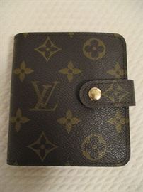 Barely used Louis Vuitton signature wallet