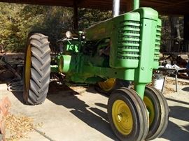 John Deere "G" - Older Restoration - Nice Tractor