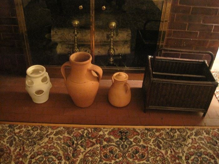pottery & magazine holder