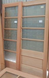 1 door 5 lights, 1 door 4 lights over raised panel