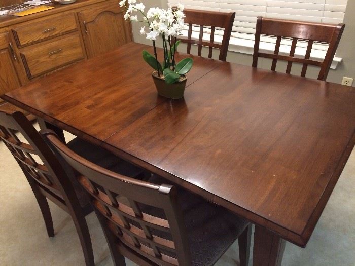 Dining room table with leaf and five chairs.