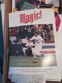 1987 MAGIC BOOK TWINS