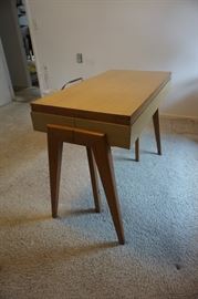 How cool!  Mid-century blonde dining table-with 3 separate leaves and 2 that are part of the table.  Perfect for an apartment-see the next pix when expanded