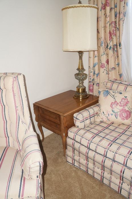 Nice drop leaf side tables, we have a matching pair.  And great heavy brass lamps.