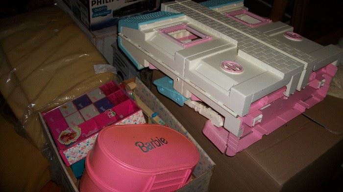 Barbie items, playhouse