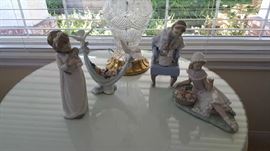 Lladro-
Lladro Figurine #6579 Petals of Peace Doves Flowers 