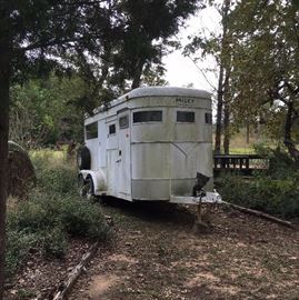 Miley 2 horse, horse trailer with feed bins and changing area
