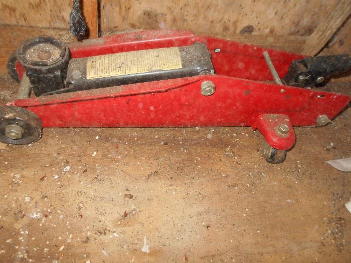 FLOOR JACK. SEVERAL OTHER SMALL TOOLS AND HOUSEHOLD WORK ITEMS