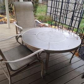 patio table with chairs/ garden accessories