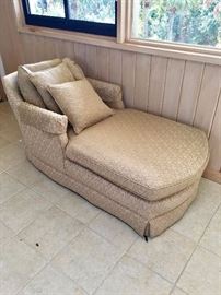 WONDERFUL CHASE LOUNGE