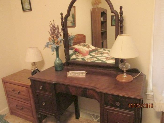 ANTIQUE DRESSER WITH MIRROR, LAMPS