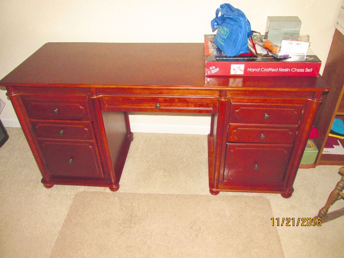 DESK WITH DRAWERS