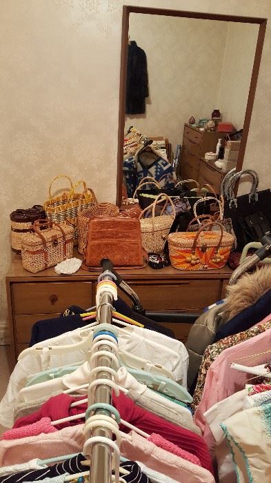 Many purses including several mexican leather, straw, and ell. A few never used.