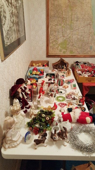 Many christmas items