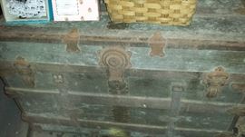 Primitive trunk w/ great Iowa markings on side