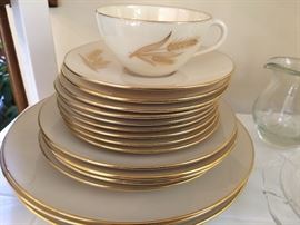 Lenox 'Wheat' partial set