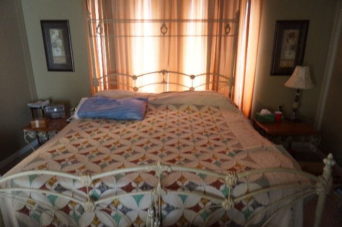 king size bed / wrought iron, quilts