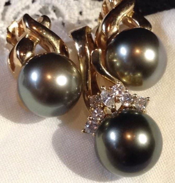 Tahitian black pearl gold diamond earrings and pendant