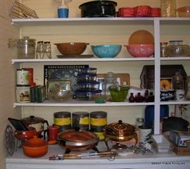 Check out the Pyrex, yes they have the inside bowls too