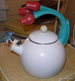 LOVE it...Hummingbird Kettle