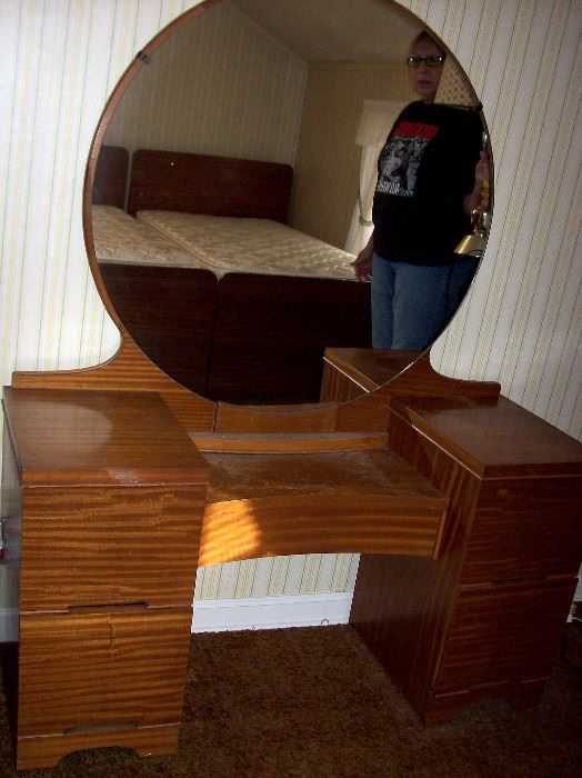 Dresser has round mirror...........