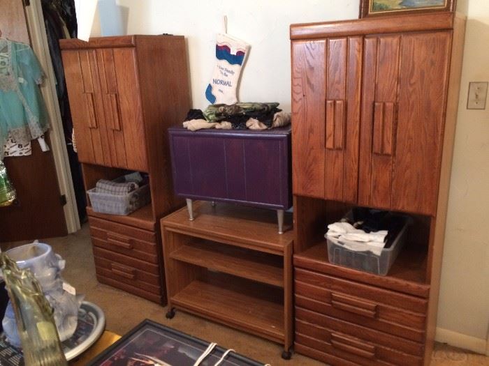 #19 (2) Palliser chest of drawers 30x48 $50 ea
#21 rolling entertainment center lamiate $15
#20 small trunk on legs 25x15x21 $45 — at Chaney Thompson Dr Hsv 35803 call 256-425-283zero.