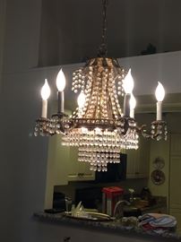 This chandelier is beautiful.