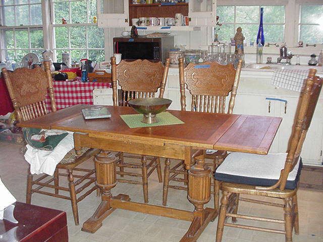 Oak pub table with extension leaves and four chairs