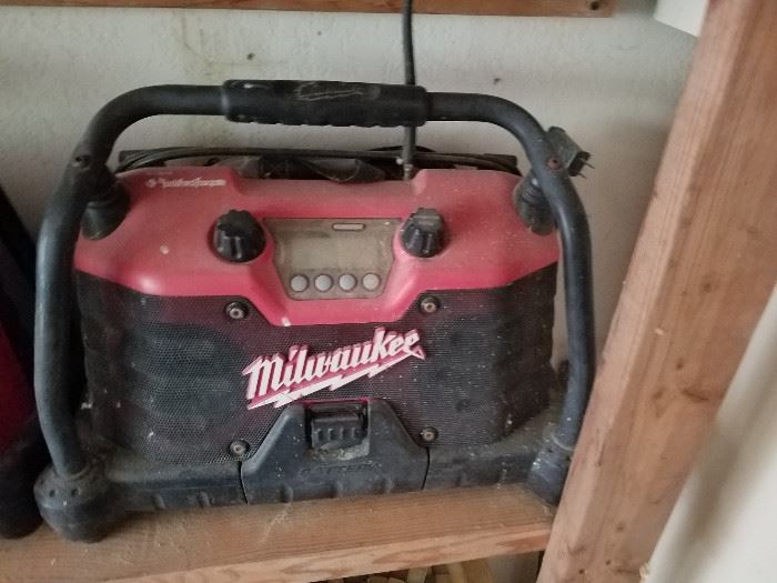 Miluaukee radio's and tools, 