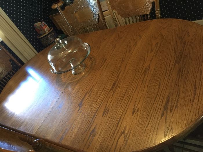 Oak dining room table w/6 chairs and leaf