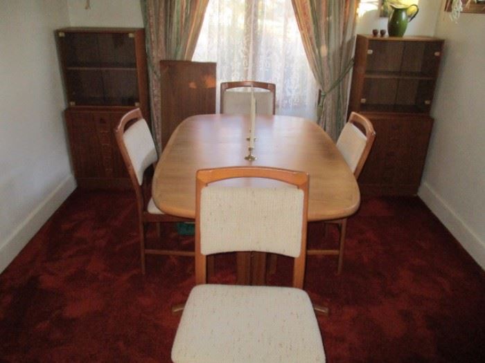 DINING TABLE AND 4 CHAIRS DANISH FURNITURE MAKERS SCARBOROUGH ONTARIO