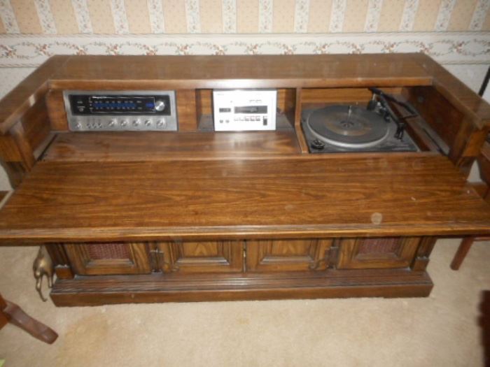 Magnavox Stereo and recorded player console 
