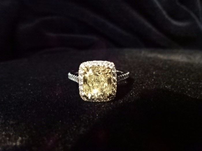 18K White Gold w/2.30 ct Canary Diamond w/40 1.5pt accent Diamonds