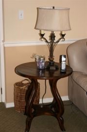 Round Side Table with Lamp