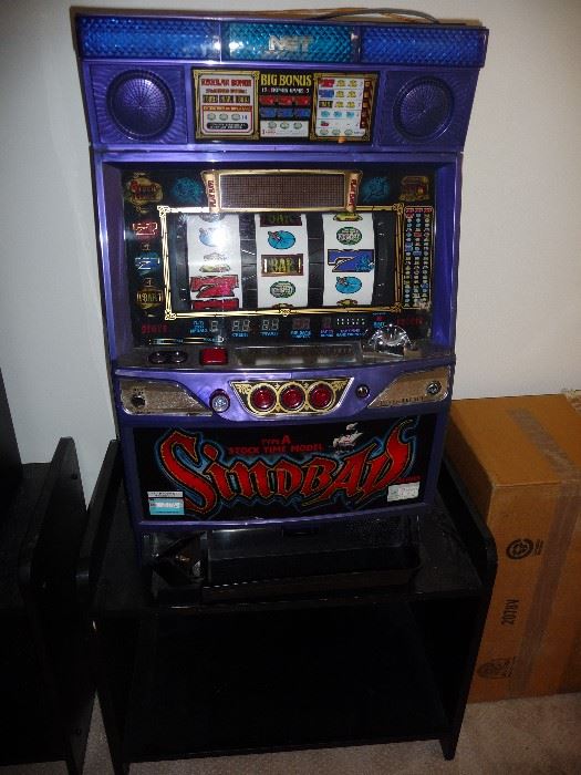 SLOT MACHINE-TAKES TOKENS BUT CAN BE CONVERTED TO COIN