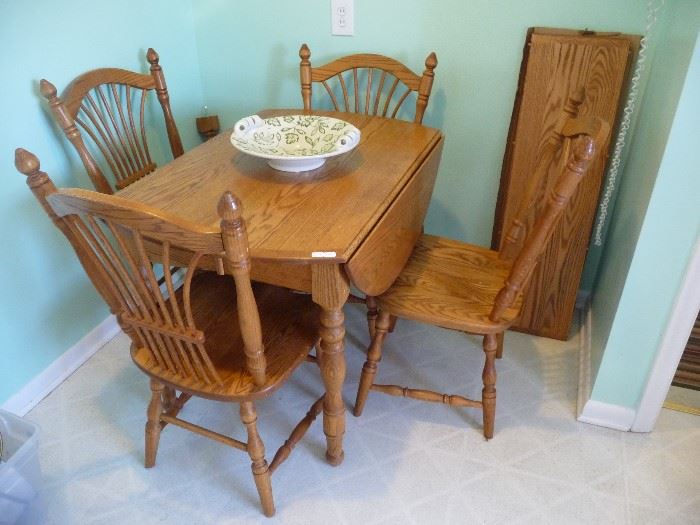 KITCHEN TABLE-DROP SIDES W/2 LEAFS AND 4 CHAIRS
