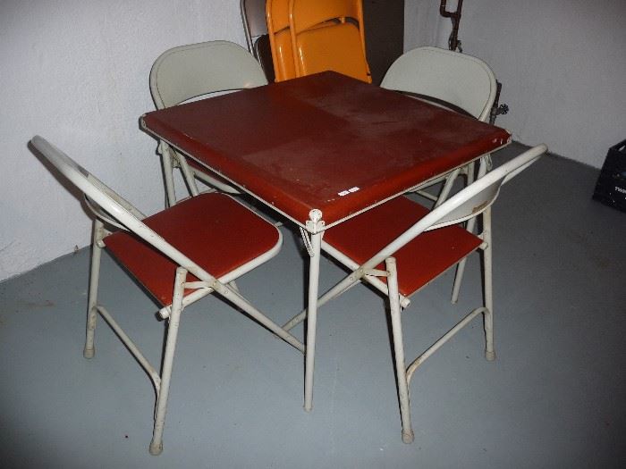 CARD TABLE W/4 MATCHING CHAIRS