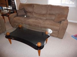 GLASS TOP/WOOD LEGS COFFEE TABLE