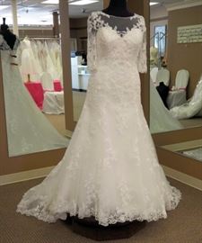 Venus Sweetheart Neck w/Lace Illusion Bateau Overlay and 3/4 Length Sleeves, Ivory Over Ivory, Size 20