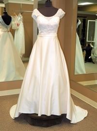 House of Wu Private Collection A-Line , Scoop Neck, Capped Sleeve Gown, With Pockets, Color Lt. Gold, Size 14