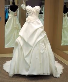 House of Wu Jacquelin Exclusive Crystal Organza Gown w/Pickups, Ivory w/Silver Accents, Size 6