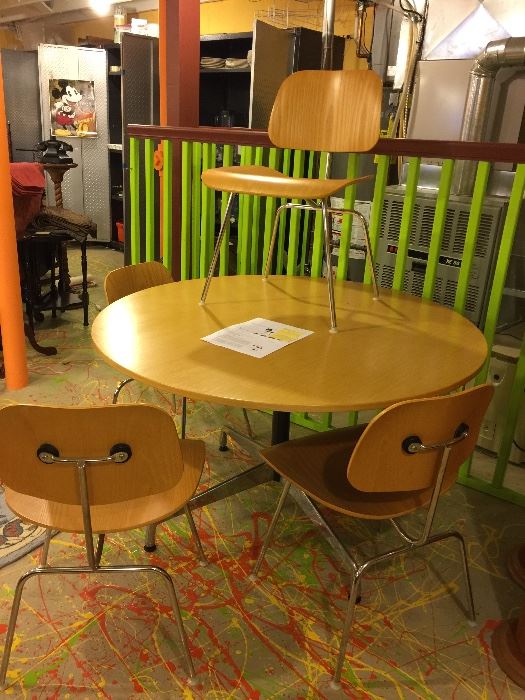 Round table and four chairs designed by Charles Eames and produced by Herman Miller.