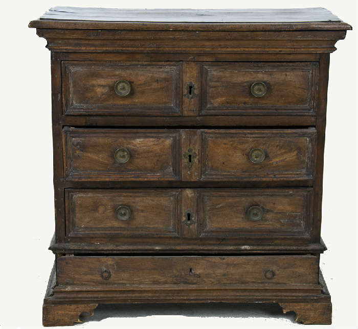 20. TUSCAN WALNUT CHEST OF DRAWERS