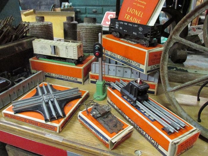 Vintage Lionel Train Cars / Components in Boxes