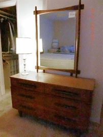 MID-CENTURY MODERN Dresser